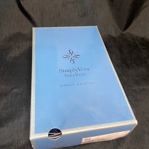 Vera Wang sneakers - Picture 2 of 7